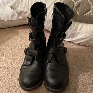Black combat boots excellent condition size 8.5